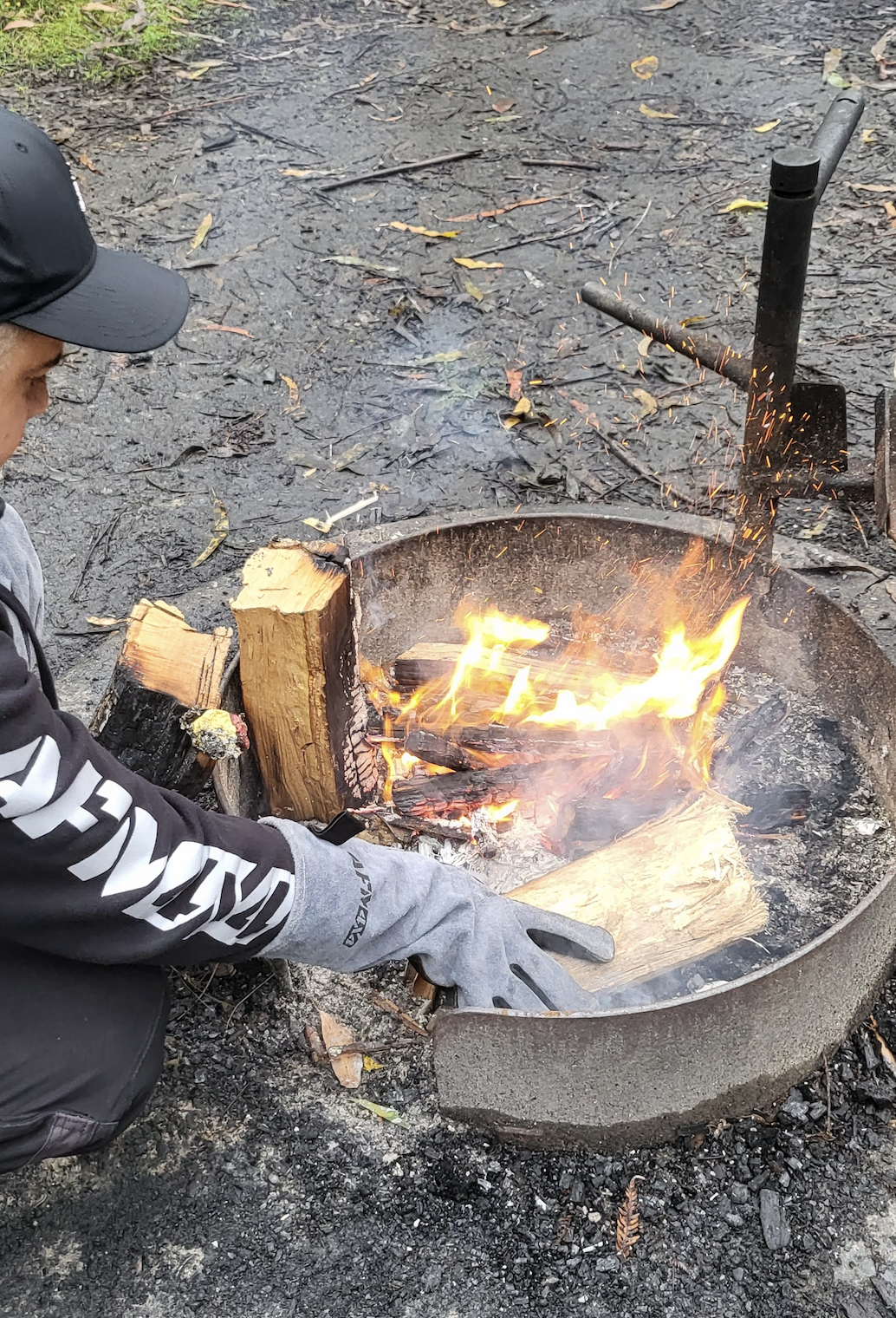 AFM4x4 Heat Resistant Glove in use